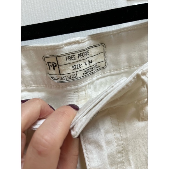[Free People] White Cropped Skinny Jeans - Picture 3 of 4